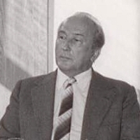 Radosław Cybulski, łysiejący mężczyzna w średnim wieku w garniturze i krawacie