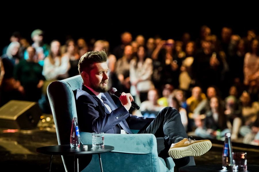 fot. Fotobueno Remigiusz Mróz na Targach Książki w Poznaniu 2025