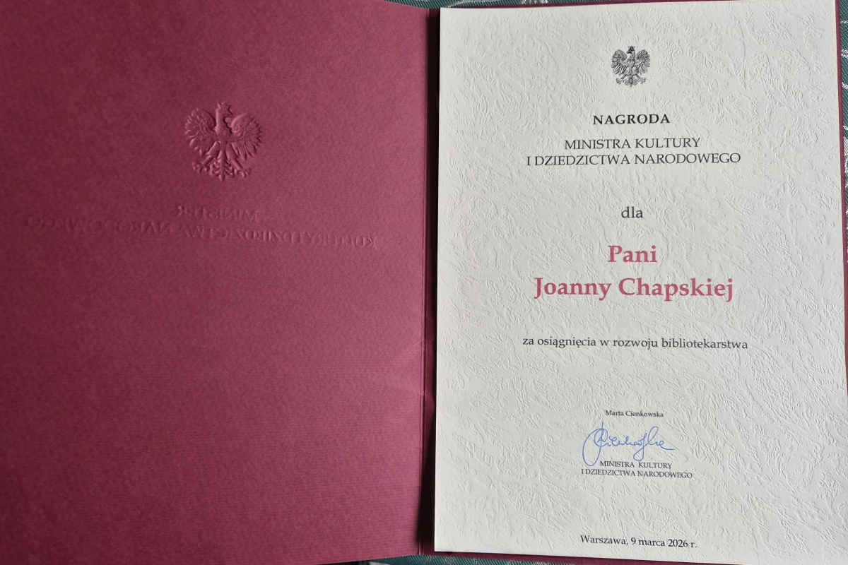 Dyplom dla Joanny Chapskiej z orłem i podpisem ministry Marty Cienkowskiej